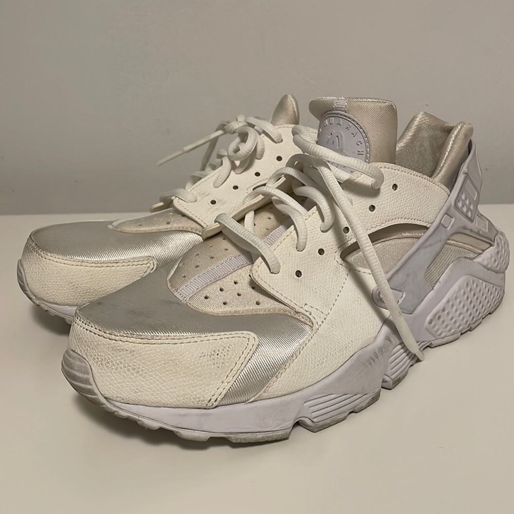 Nike haruache white women size 11